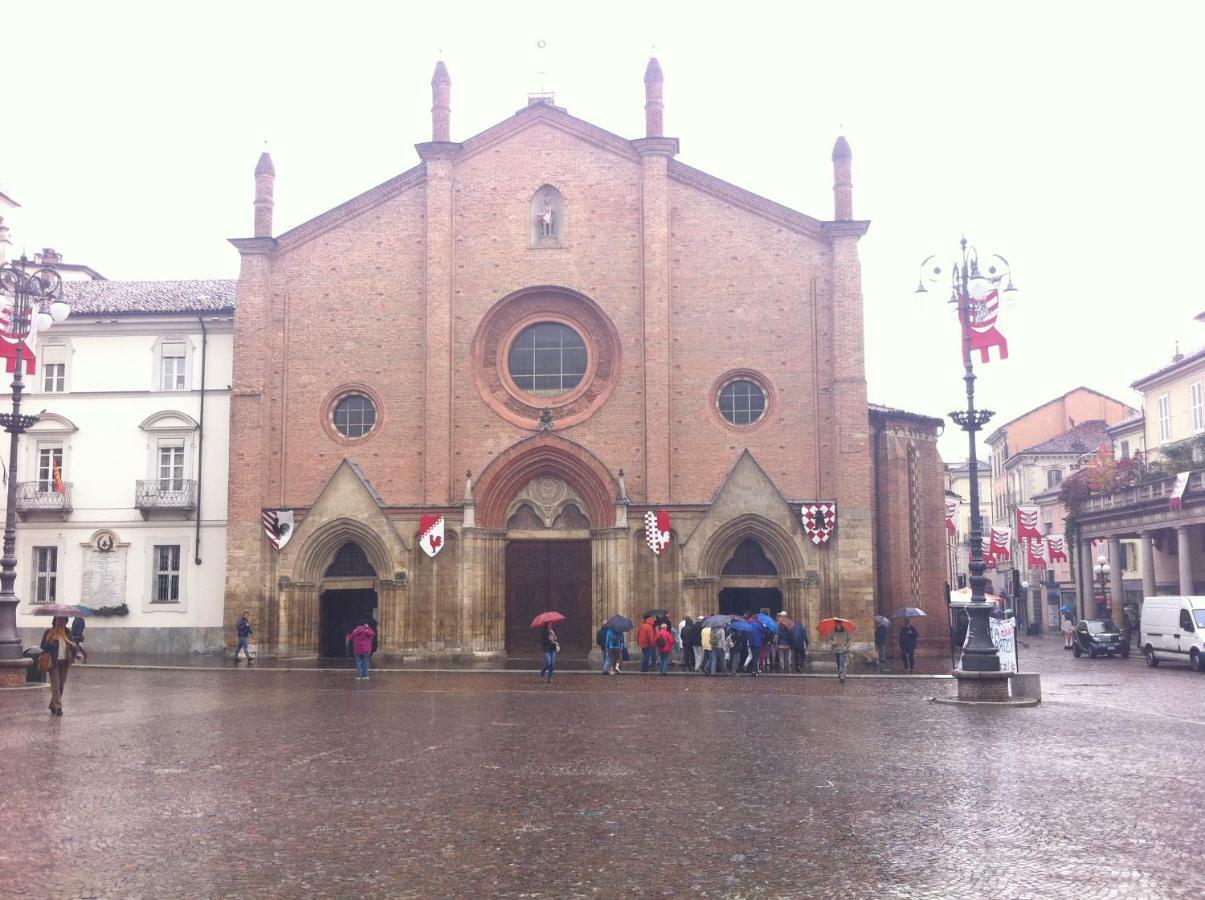 Appartamento In Centro Storico Асти Екстериор снимка